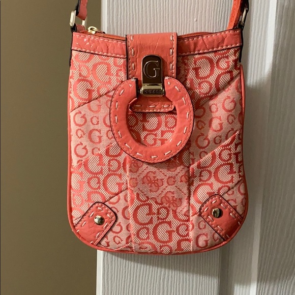 Guess crossbody purse - Picture 1 of 3
